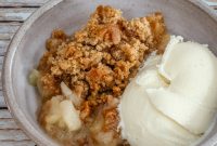 Classic Apple Crumble Recipe with Cinnamon Oat Topping