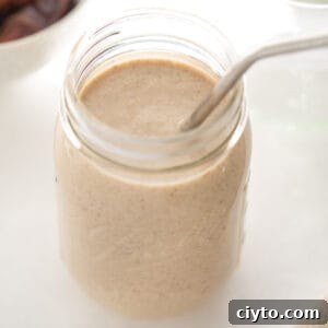 mason jar glass with smoothie and metal straw