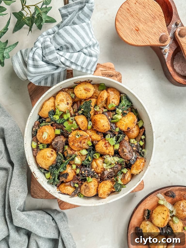 Skillet Potatoes with Kale and Mushrooms 2 Potatoes, Kale and Mushrooms Skillet