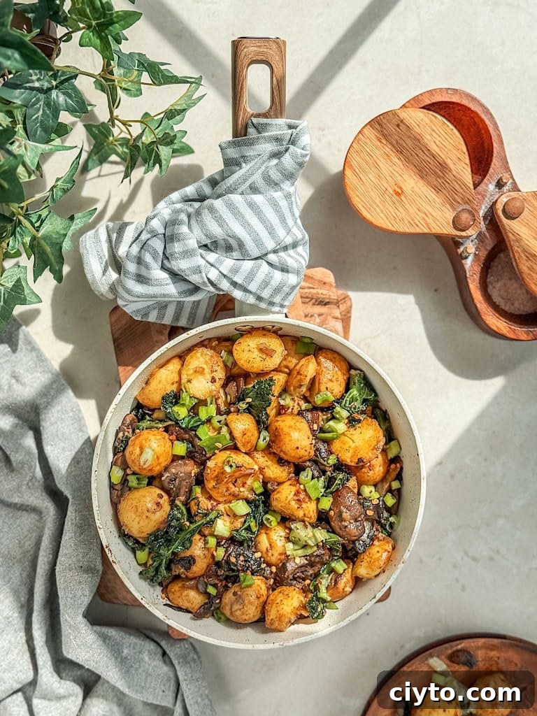 Skillet Potatoes with Kale and Mushrooms 3 Potatoes, Kale and Mushrooms Skillet