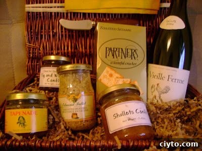 Contents of a French-themed gourmet basket