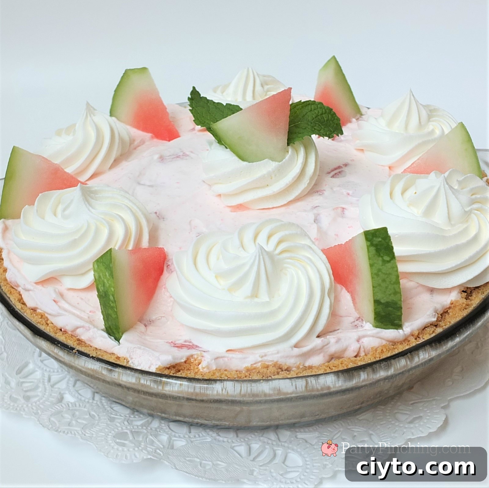 watermelon pie, easy creamy watermelon pie, fluffy watermelon pie for summer, jolly rancher jello watermelon pie, potluck picnic desserts for 4th of July, no-bake pie, summer dessert ideas