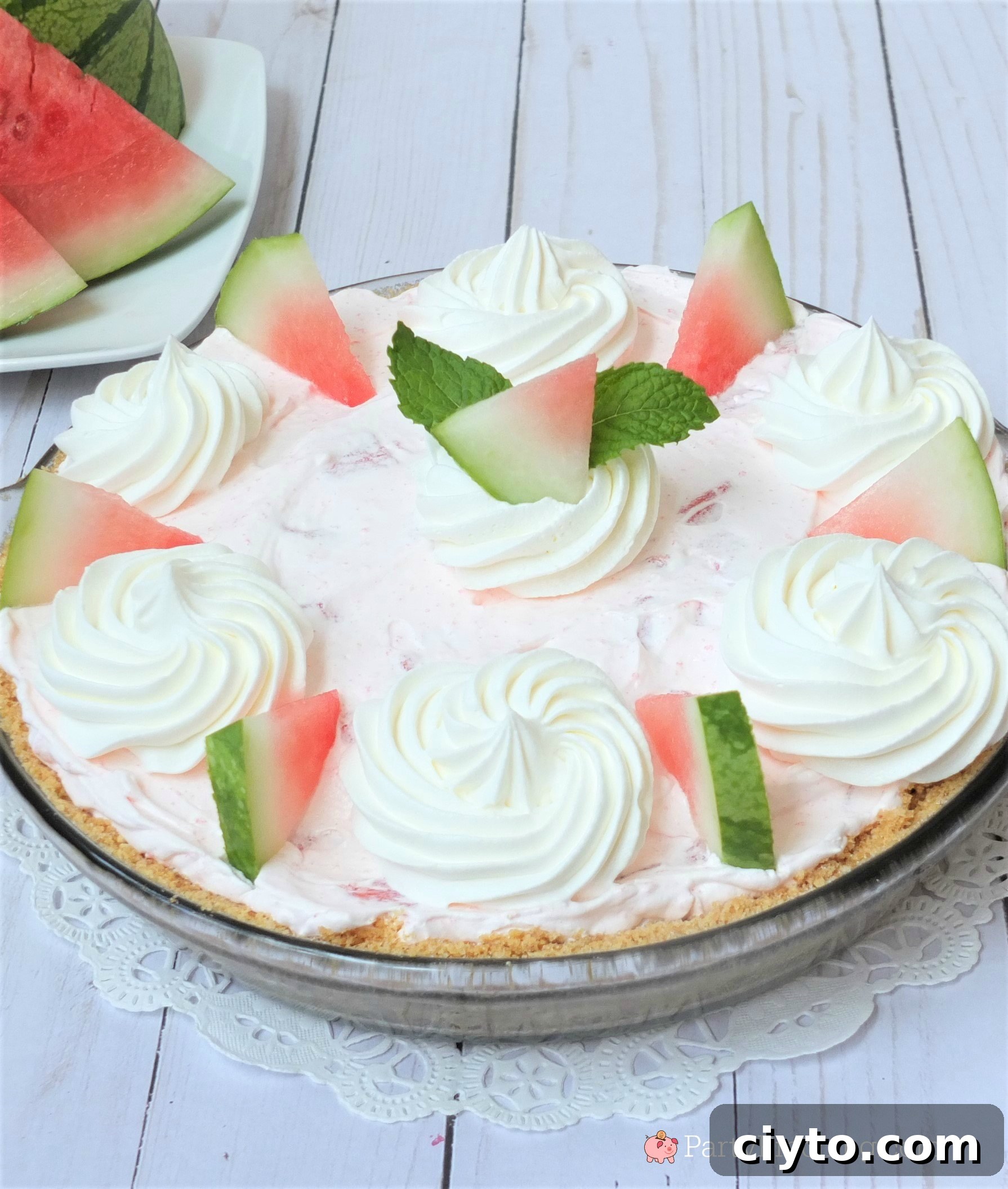 watermelon pie, easy creamy watermelon pie, fluffy watermelon pie for summer, jolly rancher jello watermelon pie, potluck picnic desserts for 4th of July, no-bake pie, summer dessert ideas