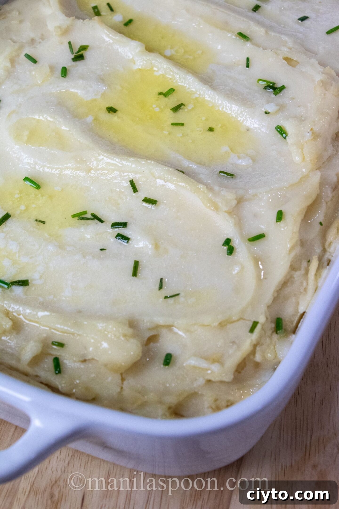 Plated mashed potatoes with chives