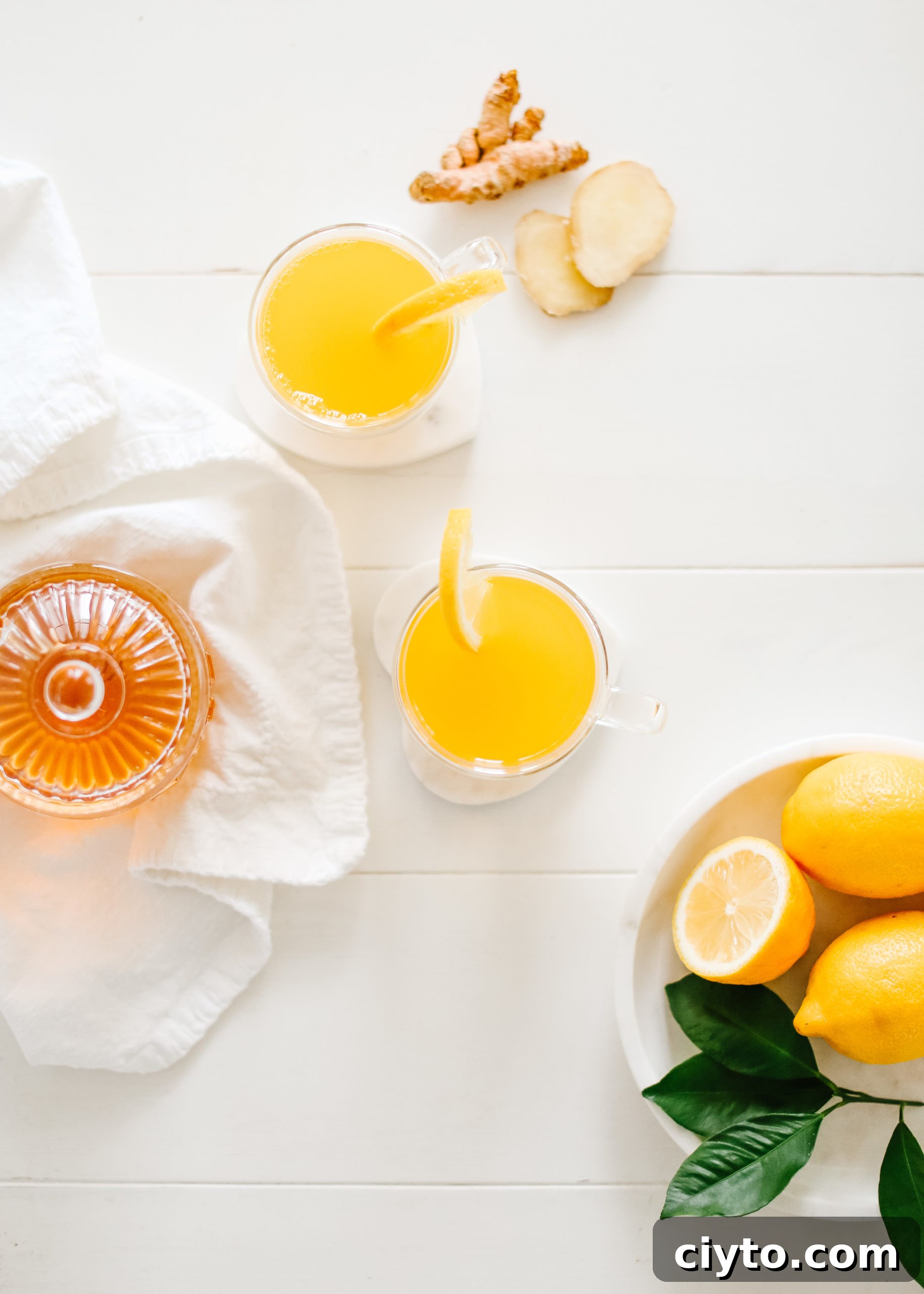 Golden turmeric tonic to help sooth the common cold