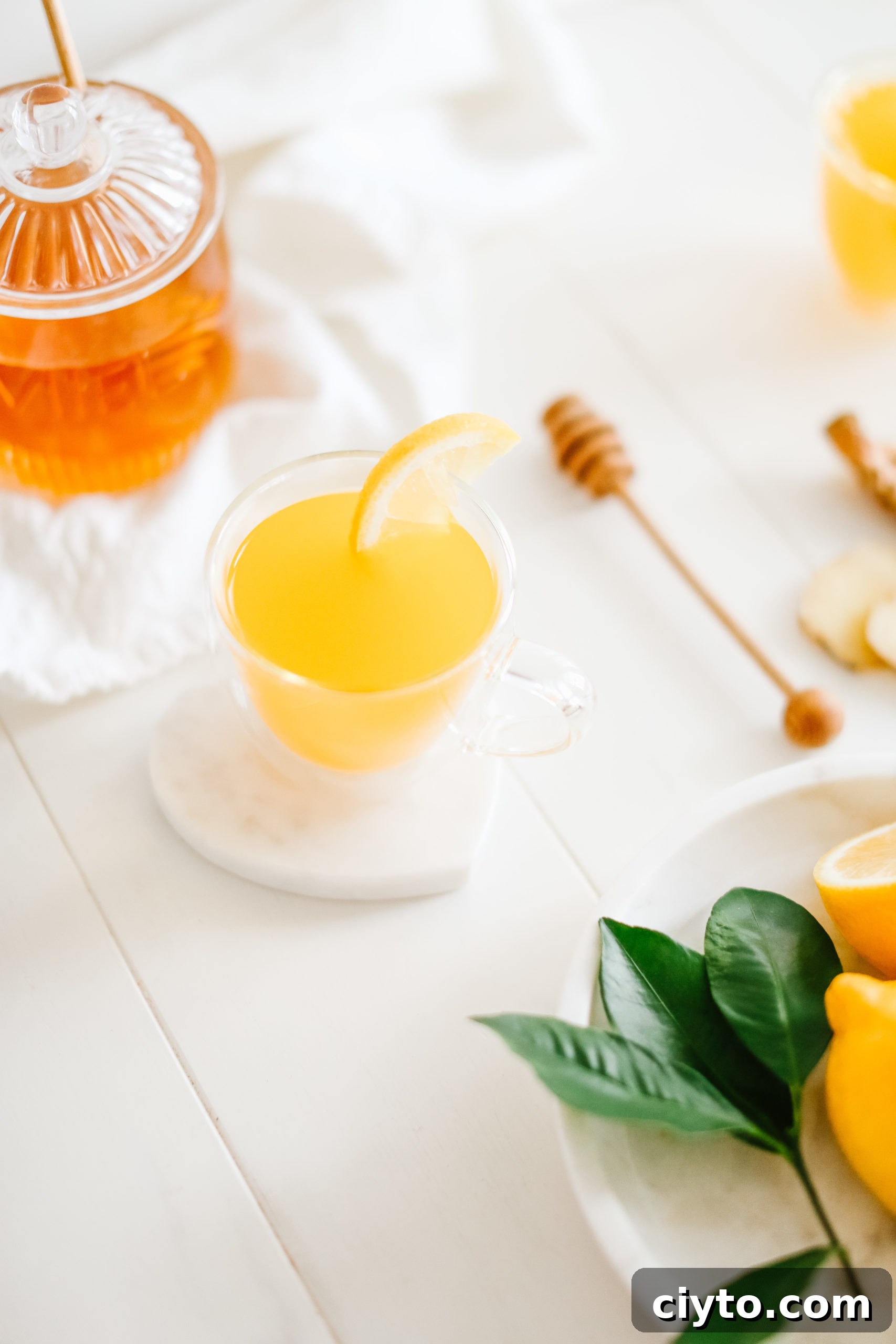 Golden turmeric tonic to help sooth the common cold
