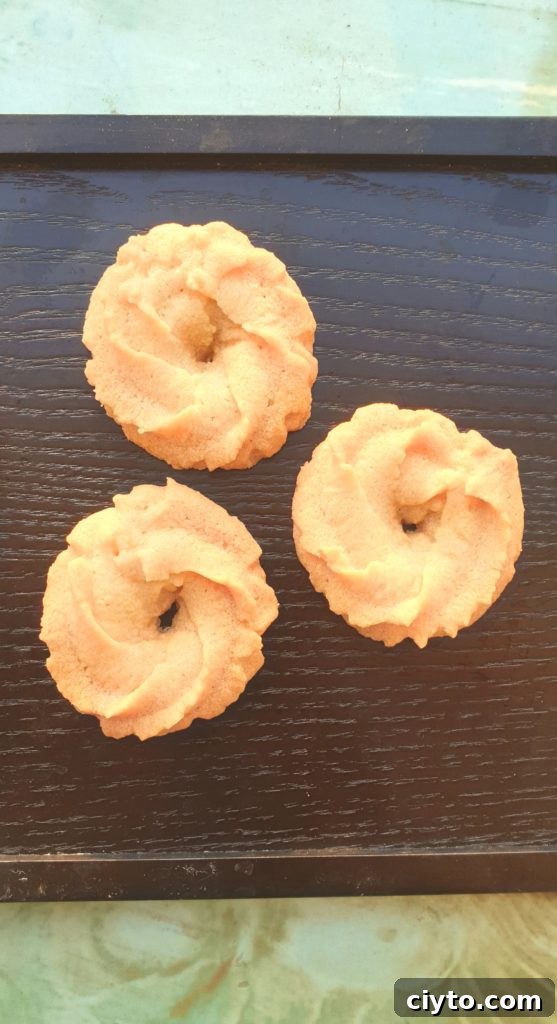 Crumbly, crisp and buttery eggless butter cookies!