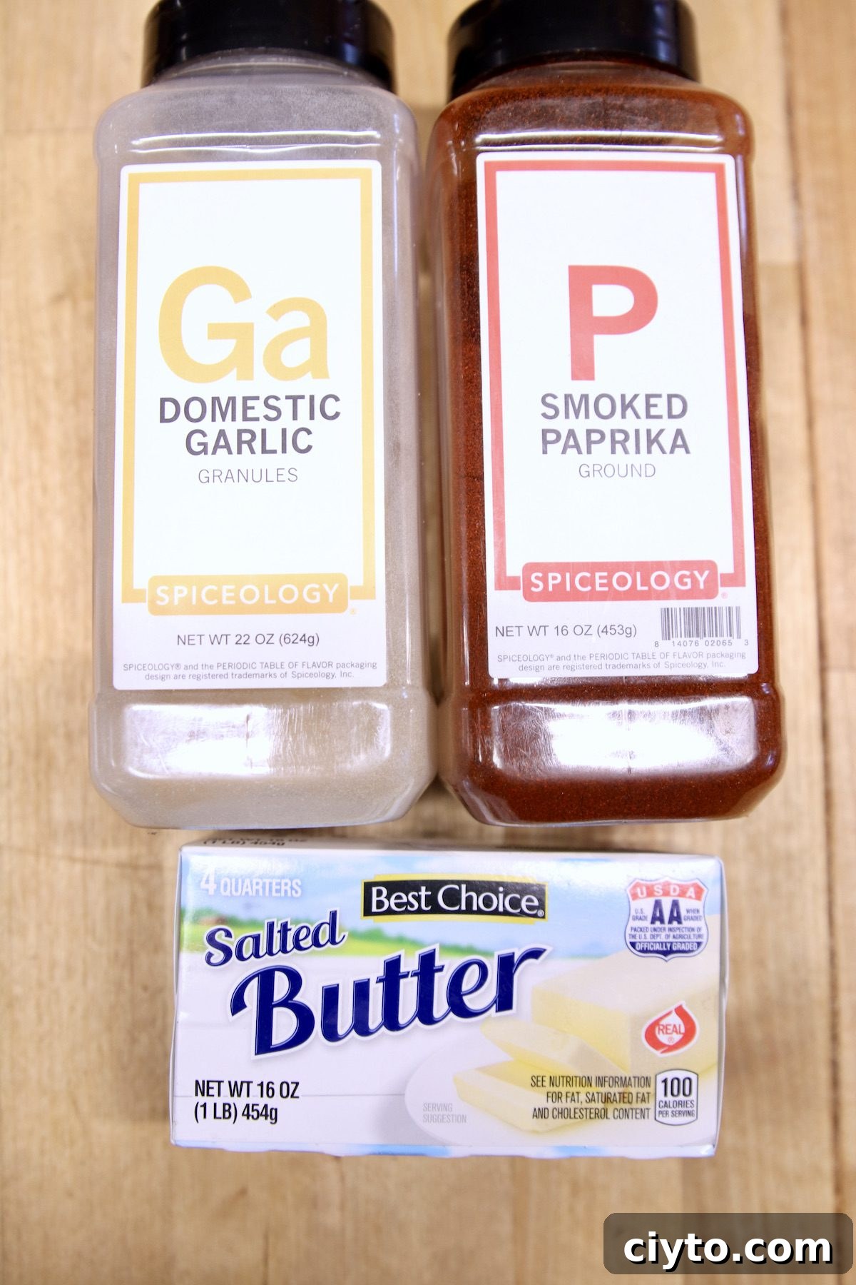 Simple seasoning for meal prep chicken seasoning for grilled chicken: garlic, smoked paprika, butter