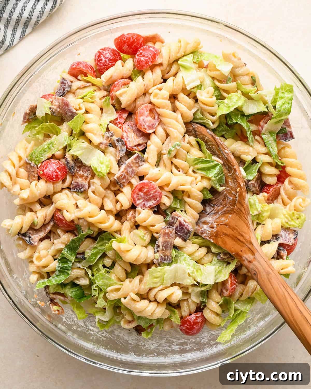 BLT Pasta Salad Recipe with Bacon, Tomato and Lettuce 16 after stirring in lettuce