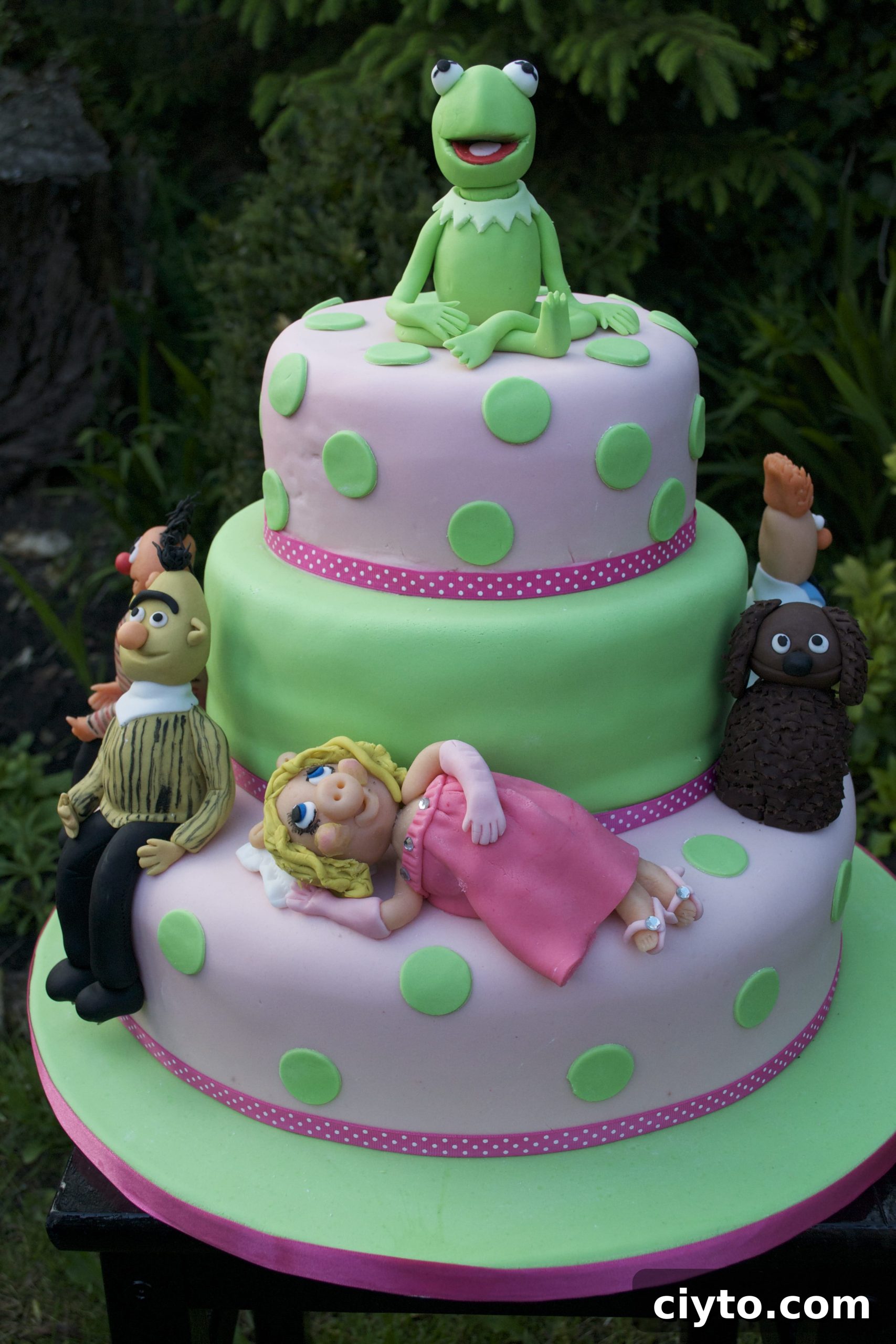 Muppets Cake with sugar models Kermit Miss Piggy and Bert & Ernie